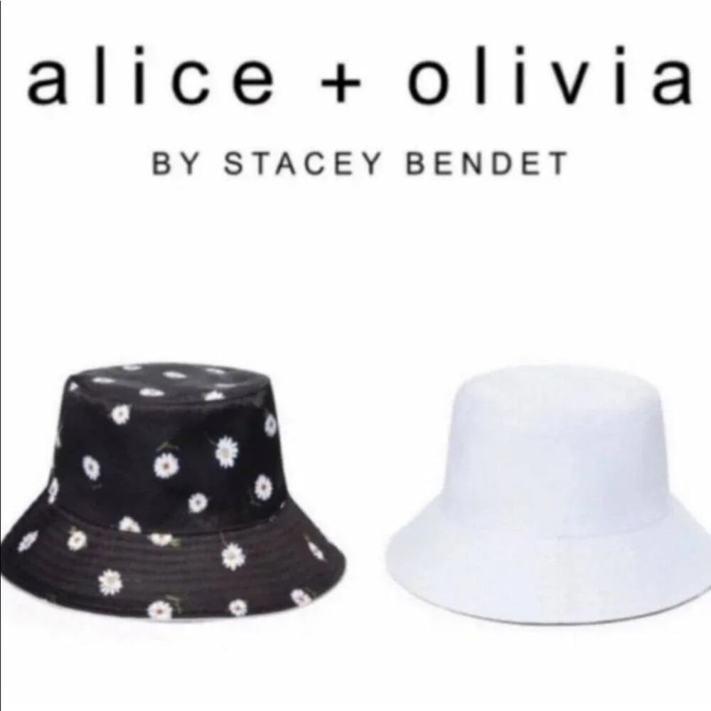 NWT ALICE + OLIVIA Floral Reversible Bucket Hat